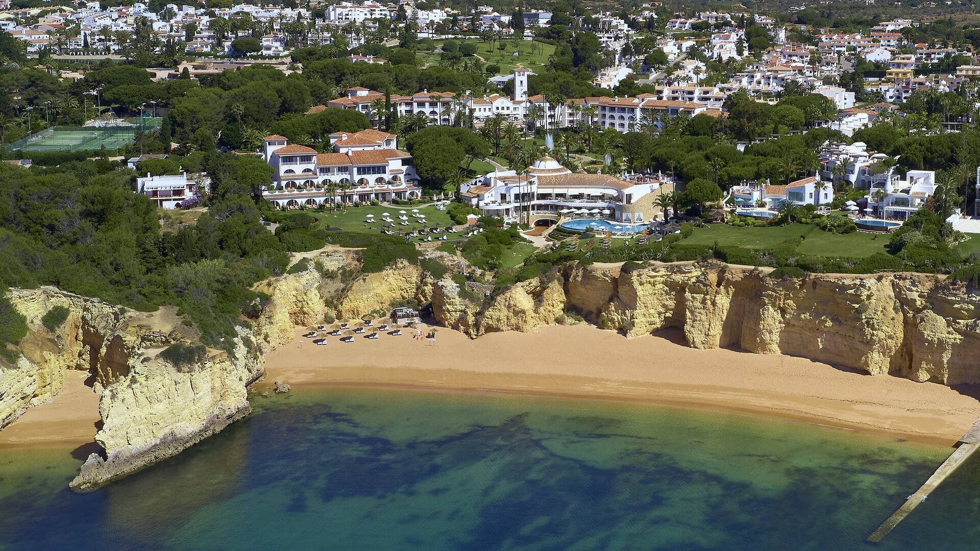 VILA VITA Parc above the Algarve cliffs and beach