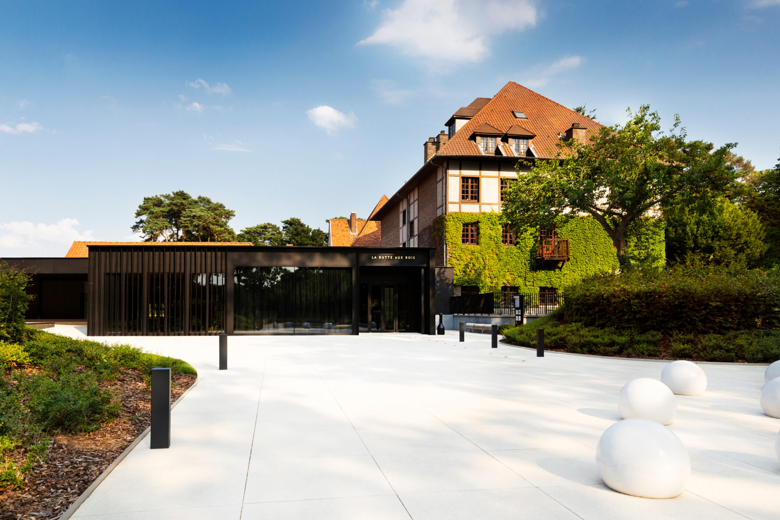 La Butte aux Bois combining historic and contemporary buildings